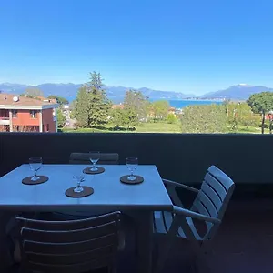The Sunny Lake - With Pool , Desenzano del Garda Italia